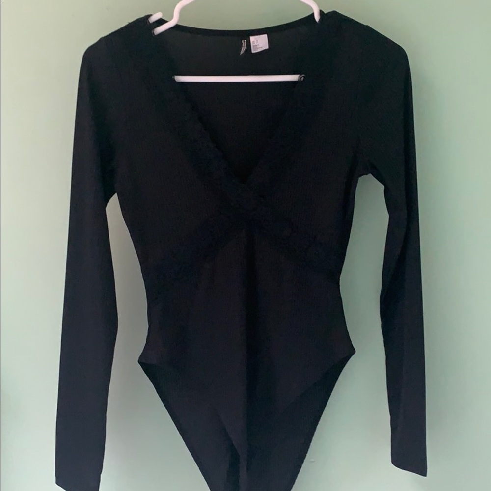 Black vneck lace detail body suit!